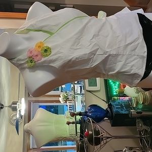 Island republic. Halter top. White. Floral. 8. Nwt